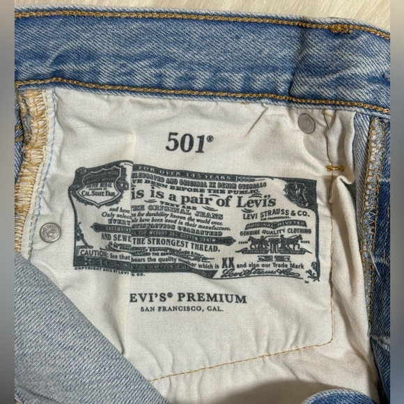 Levi’s Premium 501 Original Fit High Rise Shorts Light Wash Distressed - Picture 5 of 7
